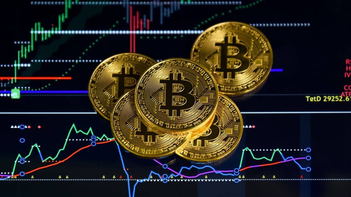 Bitcoin (BTC) Termina el Año Bajo Presión, Soporte Crítico en $15.5k